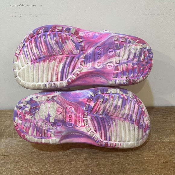 Girls Crocs Size 1 Pink Purple Tie Dye Marble Classic Clogs Kids Shoes Slip On - Picture 7 of 10